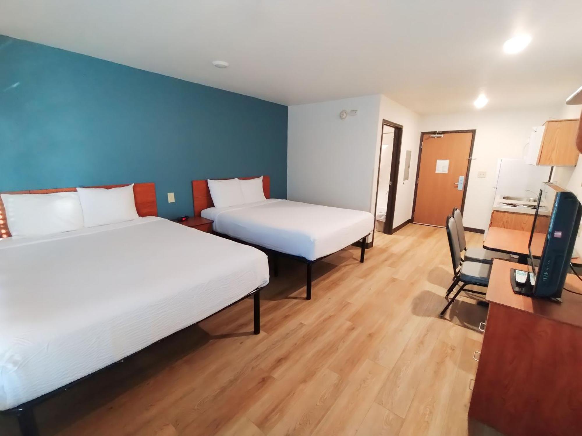Woodspring - Biltmore West Hotel